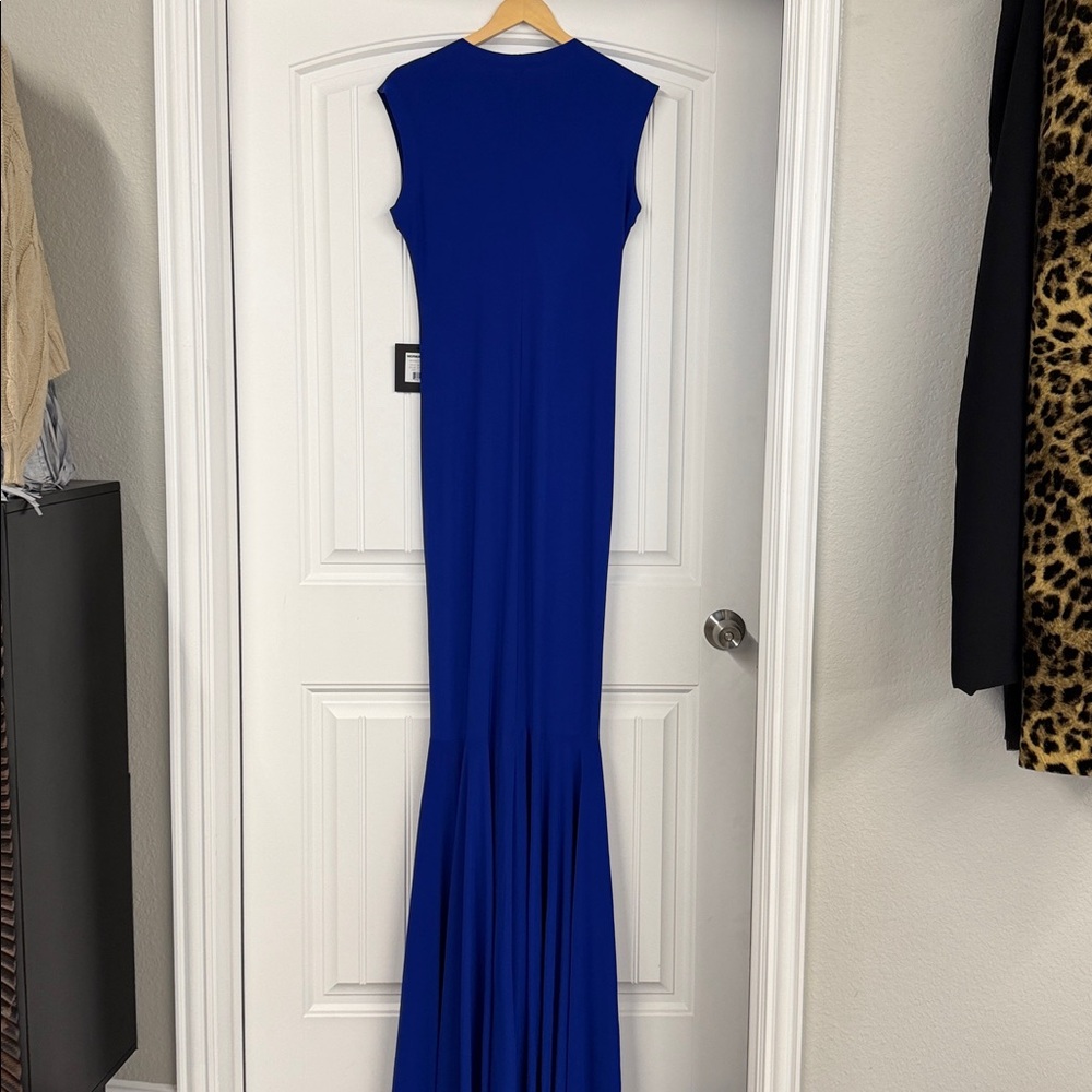 Norma Kamali Sleeveless Deep V Neck - Picture 5 of 8